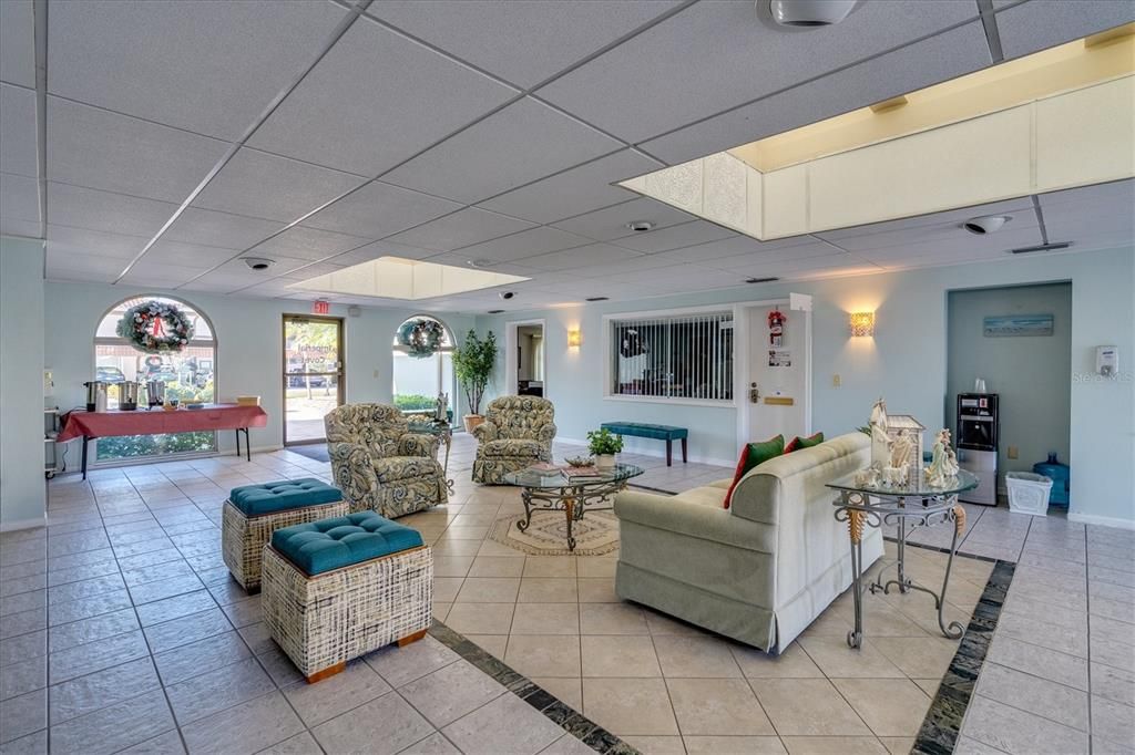 For Rent: $2,000 (1 beds, 1 baths, 950 Square Feet)