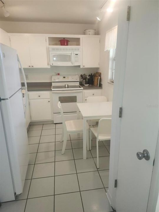 For Rent: $2,000 (1 beds, 1 baths, 950 Square Feet)