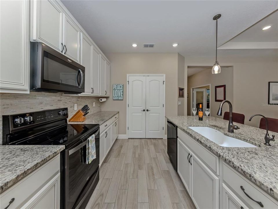 For Sale: $584,000 (4 beds, 2 baths, 2334 Square Feet)