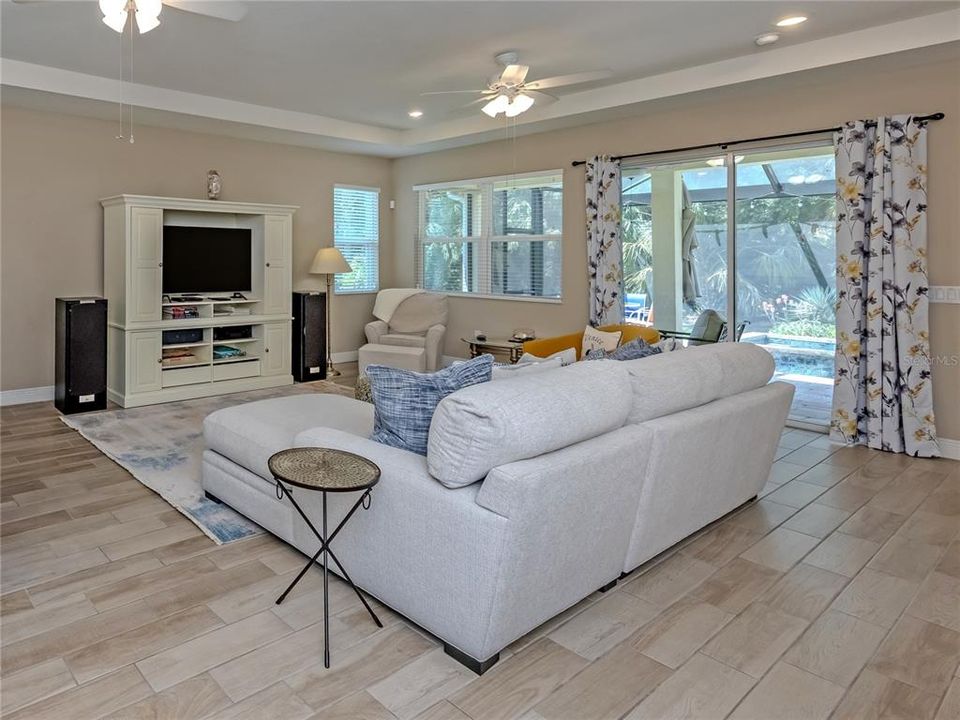 For Sale: $584,000 (4 beds, 2 baths, 2334 Square Feet)