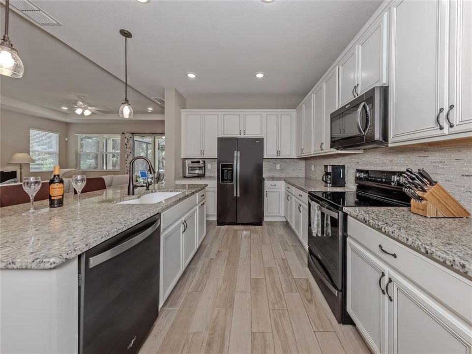 For Sale: $584,000 (4 beds, 2 baths, 2334 Square Feet)