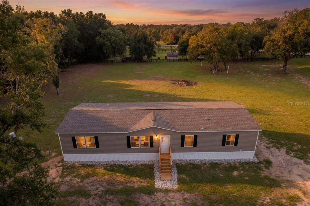 For Rent: $2,200 (4 beds, 2 baths, 1850 Square Feet)