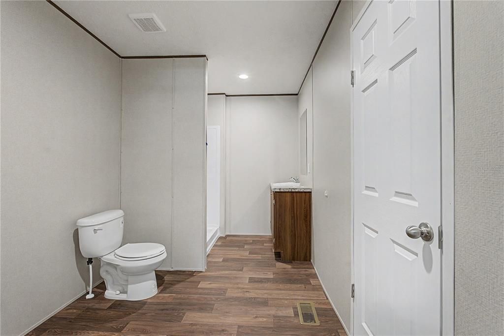 For Rent: $2,200 (4 beds, 2 baths, 1850 Square Feet)