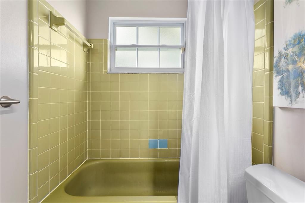Active With Contract: $399,990 (3 beds, 2 baths, 1678 Square Feet)