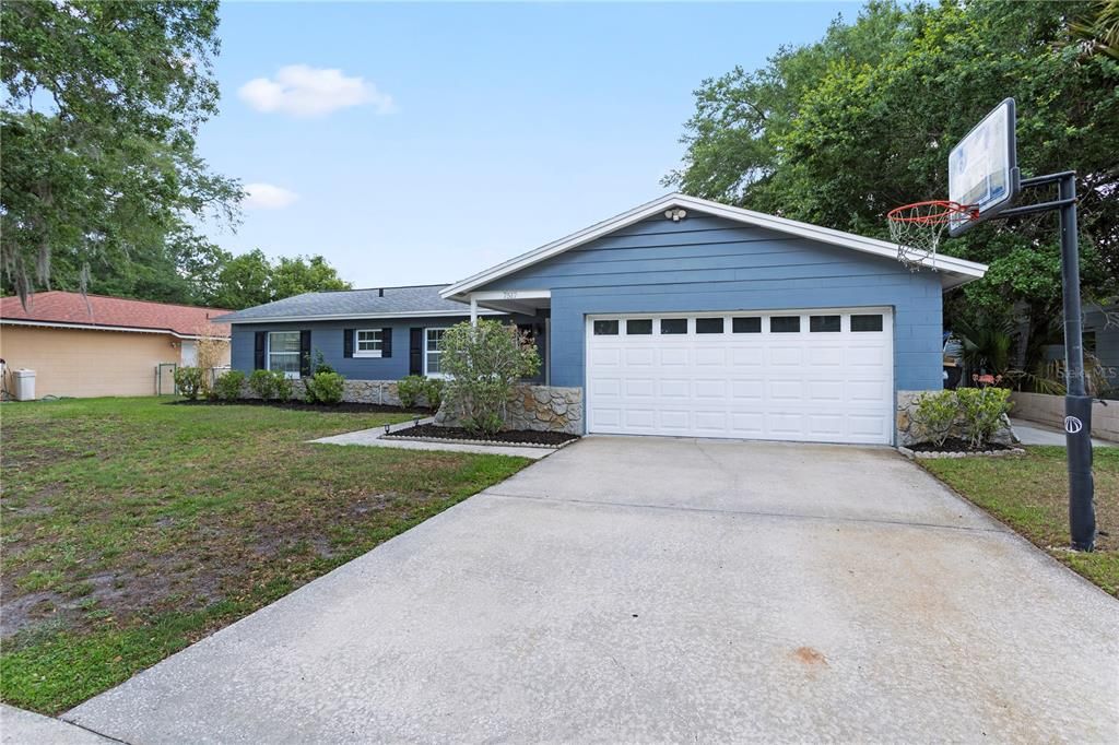 Active With Contract: $399,990 (3 beds, 2 baths, 1678 Square Feet)