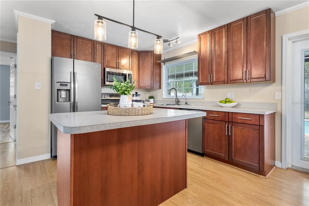 Active With Contract: $399,990 (3 beds, 2 baths, 1678 Square Feet)
