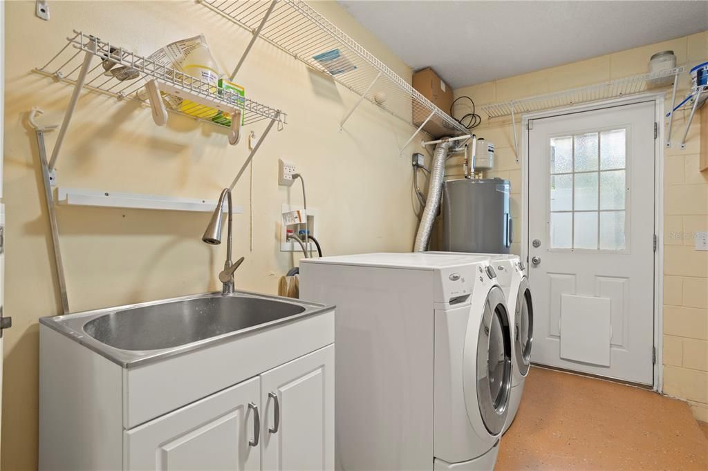 Active With Contract: $399,990 (3 beds, 2 baths, 1678 Square Feet)