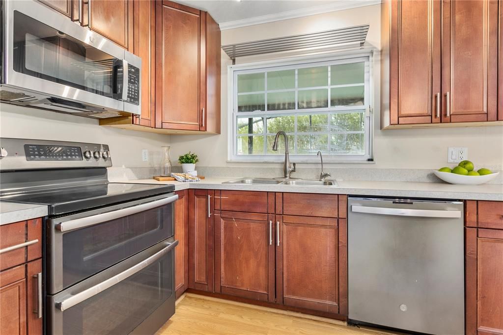 Active With Contract: $399,990 (3 beds, 2 baths, 1678 Square Feet)