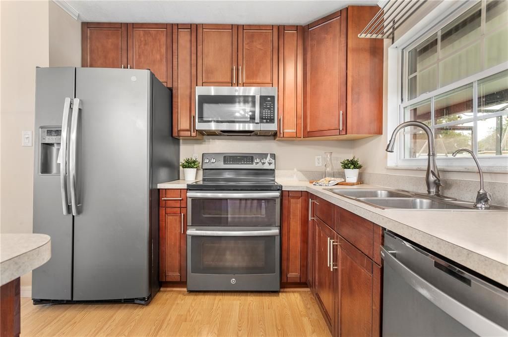 Active With Contract: $399,990 (3 beds, 2 baths, 1678 Square Feet)