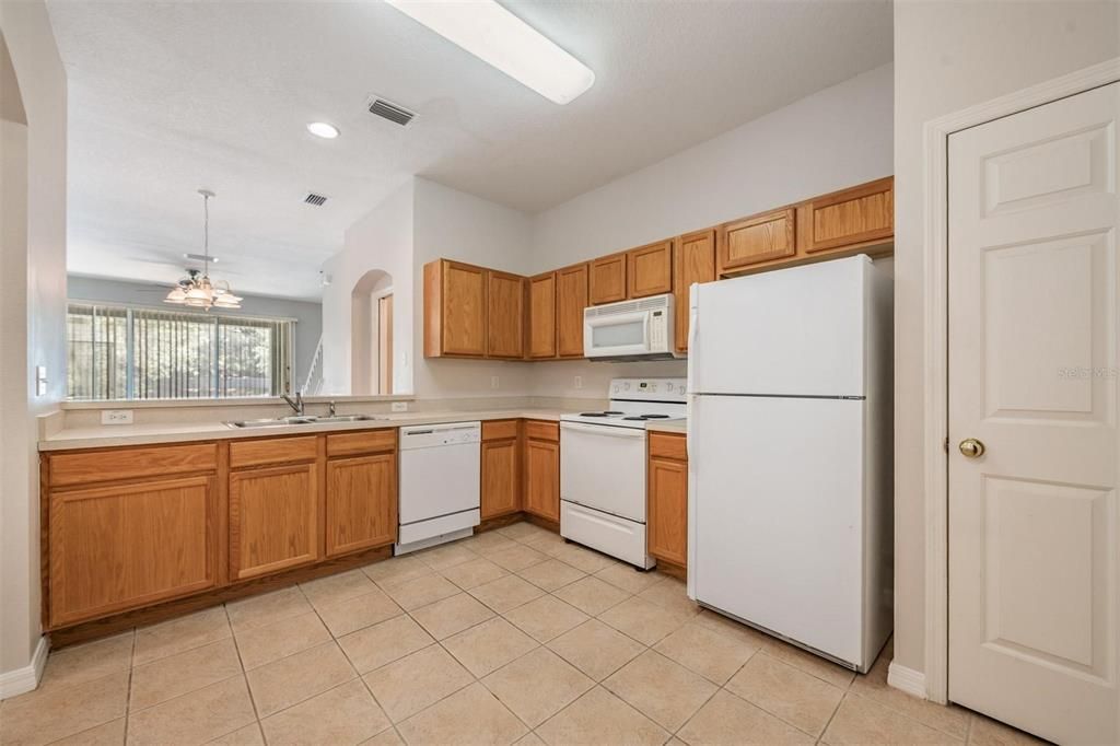 For Sale: $215,000 (2 beds, 1 baths, 1240 Square Feet)