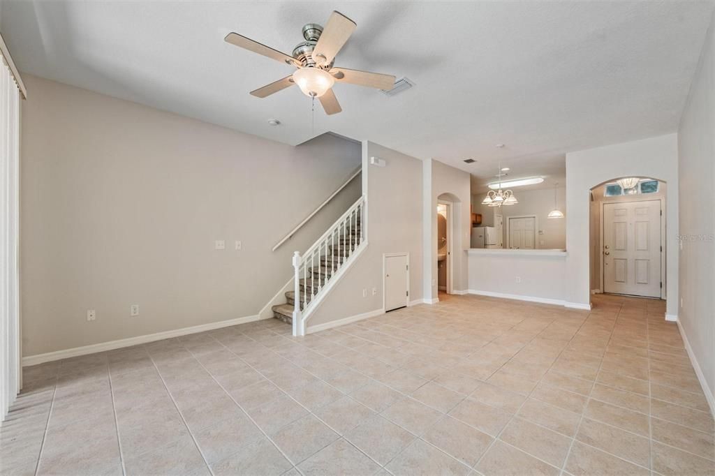 For Sale: $215,000 (2 beds, 1 baths, 1240 Square Feet)