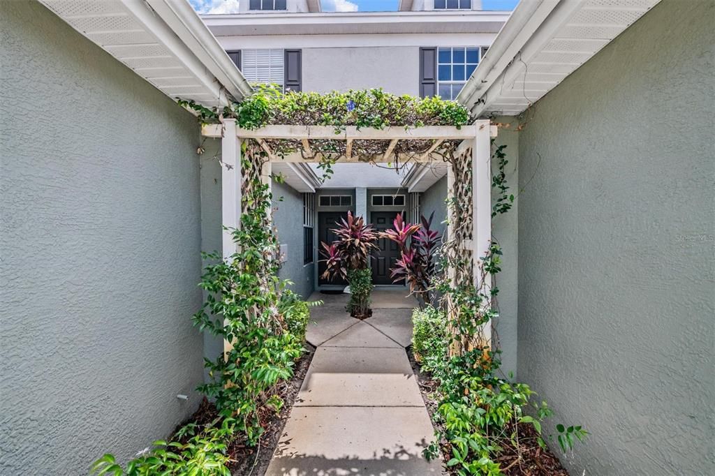 For Sale: $215,000 (2 beds, 1 baths, 1240 Square Feet)