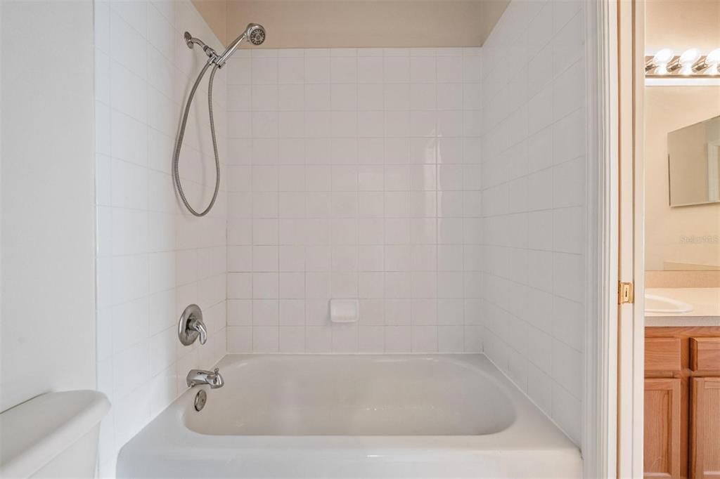 For Sale: $215,000 (2 beds, 1 baths, 1240 Square Feet)