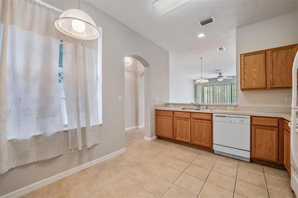 For Sale: $215,000 (2 beds, 1 baths, 1240 Square Feet)