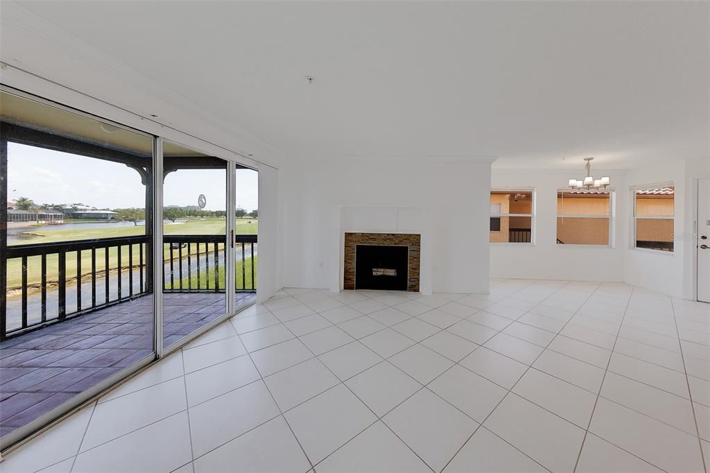 For Sale: $220,000 (2 beds, 2 baths, 1037 Square Feet)
