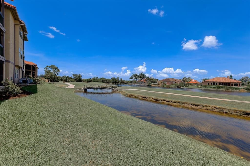 For Sale: $220,000 (2 beds, 2 baths, 1037 Square Feet)