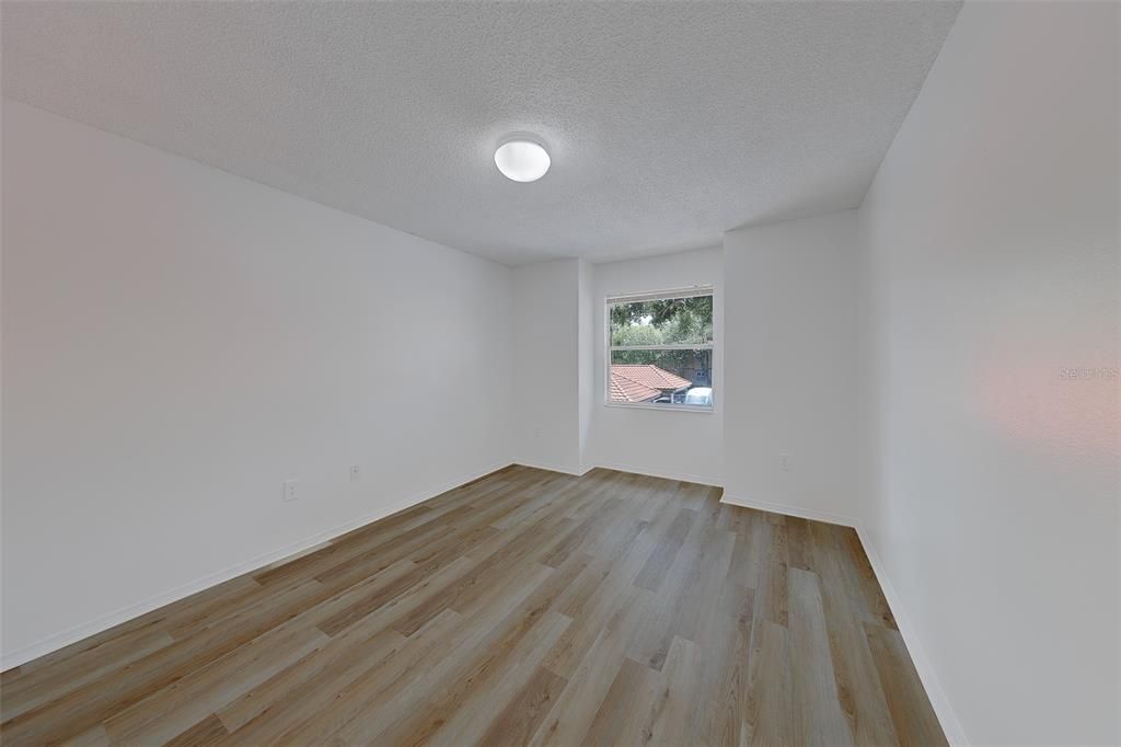 For Sale: $220,000 (2 beds, 2 baths, 1037 Square Feet)