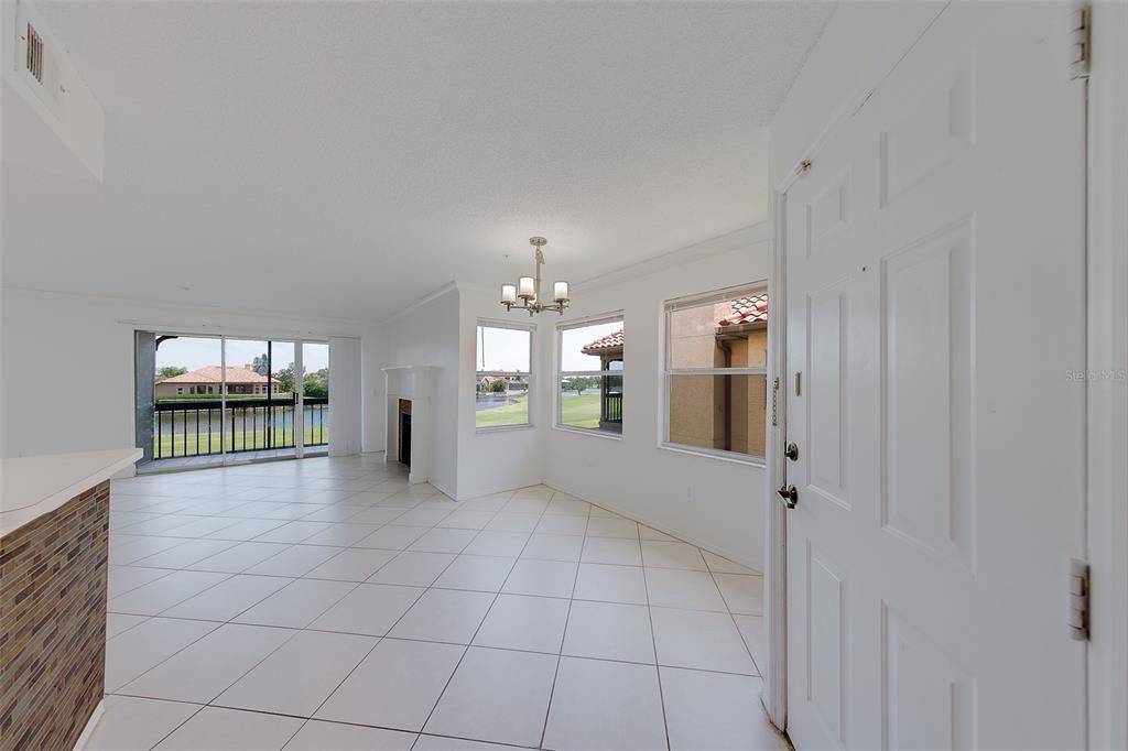 For Sale: $220,000 (2 beds, 2 baths, 1037 Square Feet)