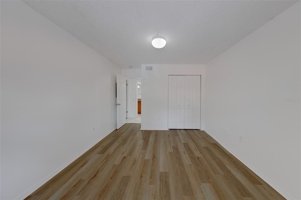 For Sale: $220,000 (2 beds, 2 baths, 1037 Square Feet)