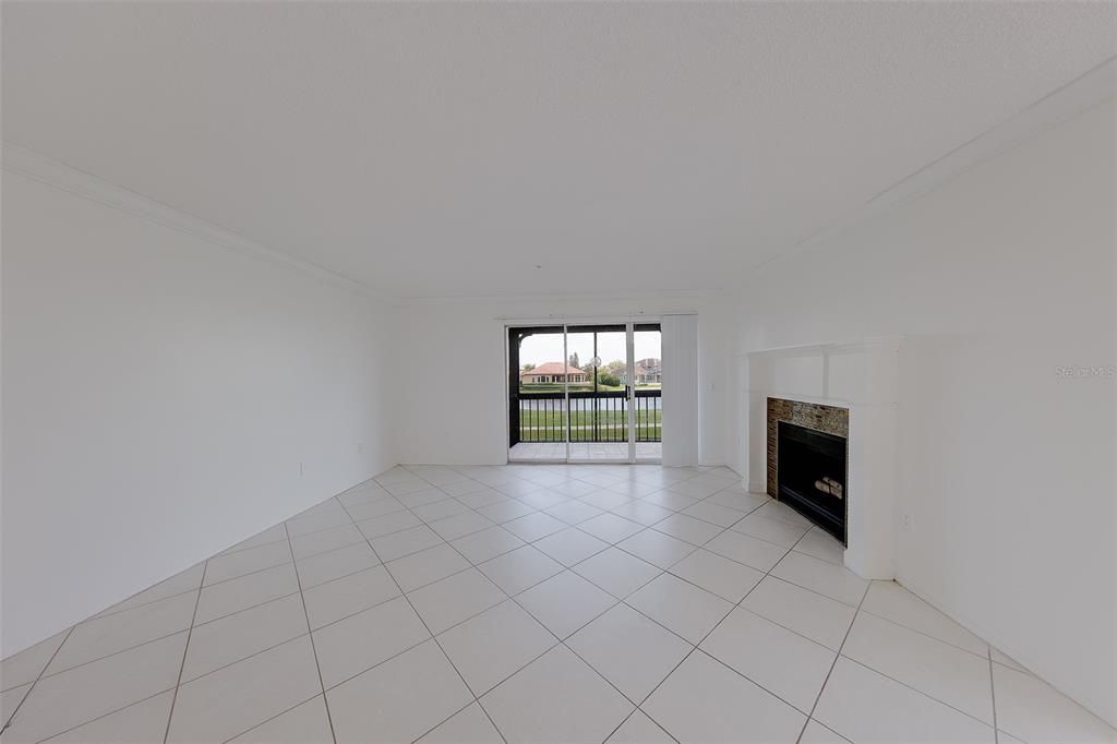 For Sale: $220,000 (2 beds, 2 baths, 1037 Square Feet)