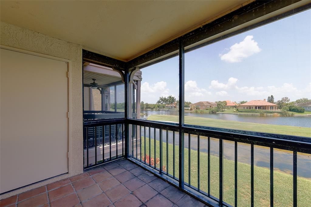 For Sale: $220,000 (2 beds, 2 baths, 1037 Square Feet)