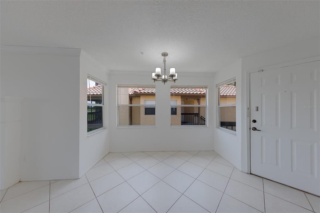 For Sale: $220,000 (2 beds, 2 baths, 1037 Square Feet)