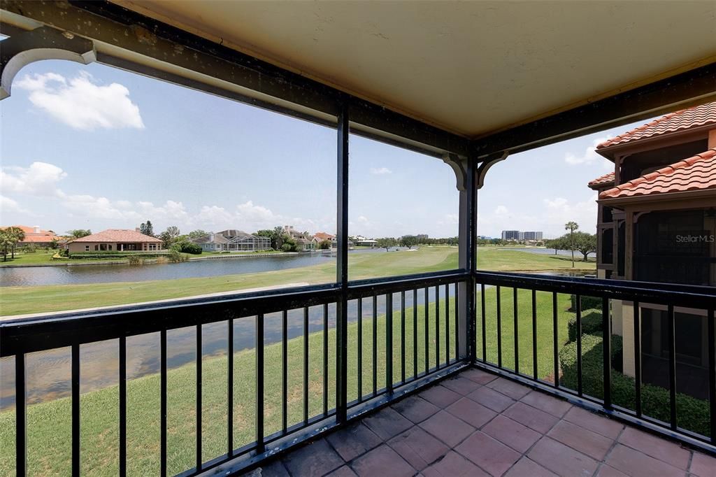 For Sale: $220,000 (2 beds, 2 baths, 1037 Square Feet)