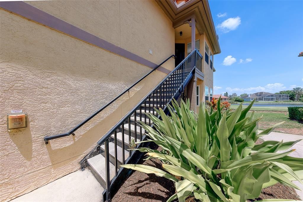 For Sale: $220,000 (2 beds, 2 baths, 1037 Square Feet)