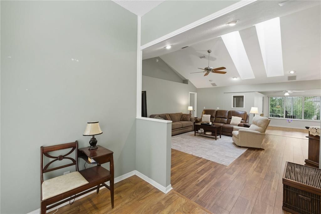 En Venta: $274,999 (3 camas, 2 baños, 1963 Pies cuadrados)