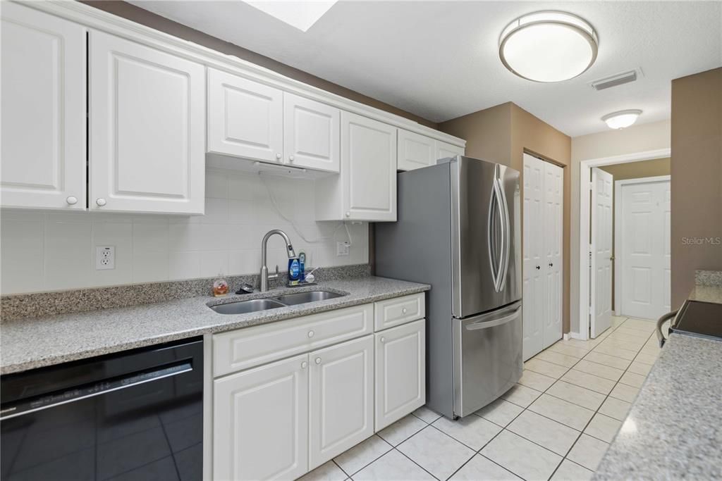 En Venta: $274,999 (3 camas, 2 baños, 1963 Pies cuadrados)
