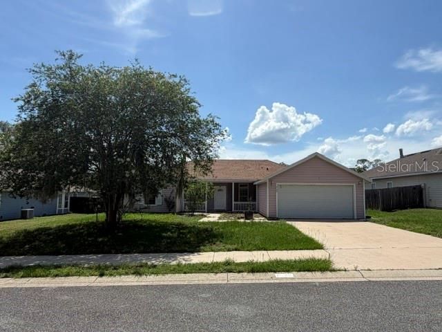 For Rent: $2,200 (3 beds, 2 baths, 1696 Square Feet)