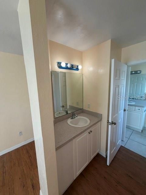 For Rent: $2,200 (3 beds, 2 baths, 1696 Square Feet)