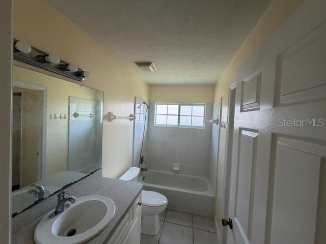 For Rent: $2,200 (3 beds, 2 baths, 1696 Square Feet)