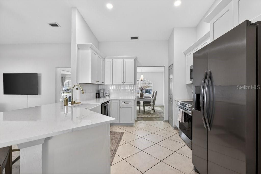 En Venta: $585,000 (4 camas, 3 baños, 2174 Pies cuadrados)