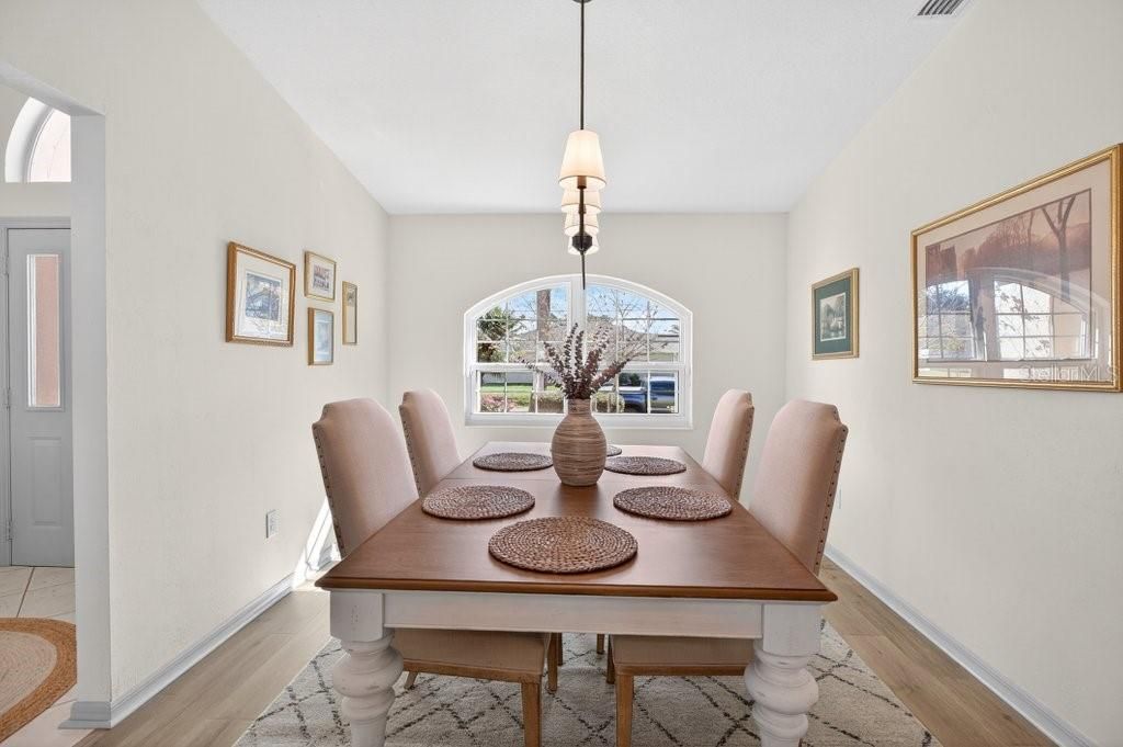 En Venta: $585,000 (4 camas, 3 baños, 2174 Pies cuadrados)
