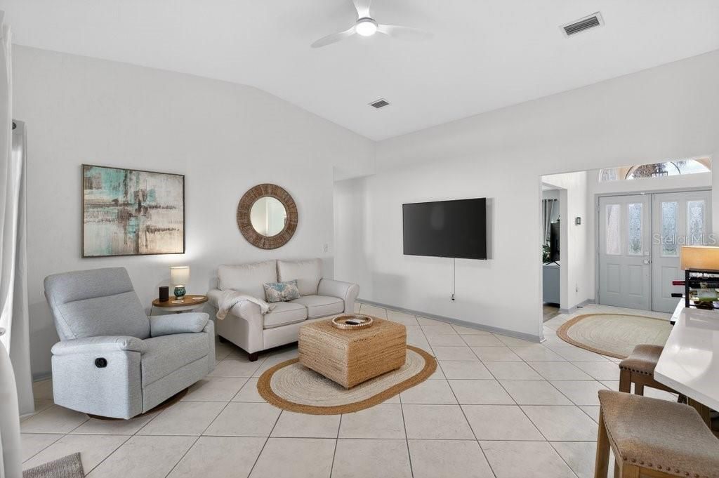 En Venta: $585,000 (4 camas, 3 baños, 2174 Pies cuadrados)