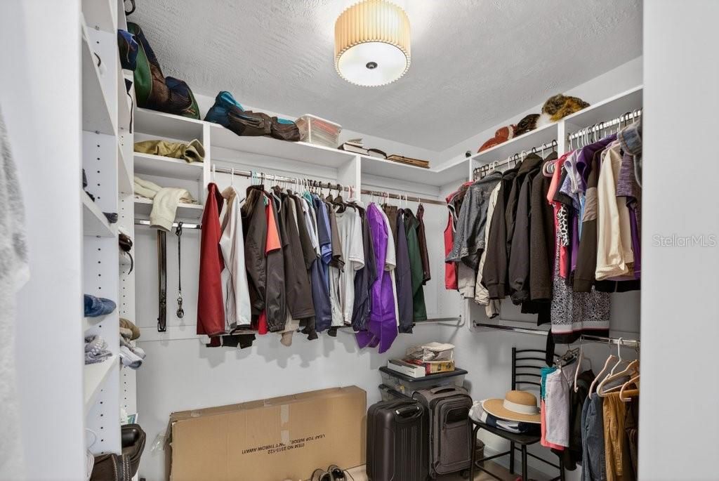 En Venta: $585,000 (4 camas, 3 baños, 2174 Pies cuadrados)