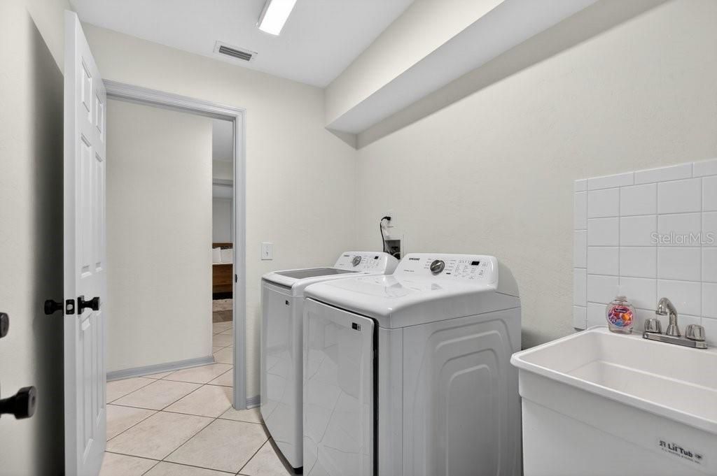 En Venta: $585,000 (4 camas, 3 baños, 2174 Pies cuadrados)