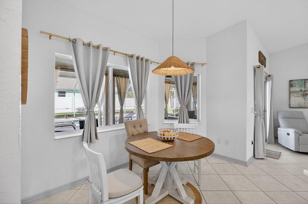 En Venta: $585,000 (4 camas, 3 baños, 2174 Pies cuadrados)