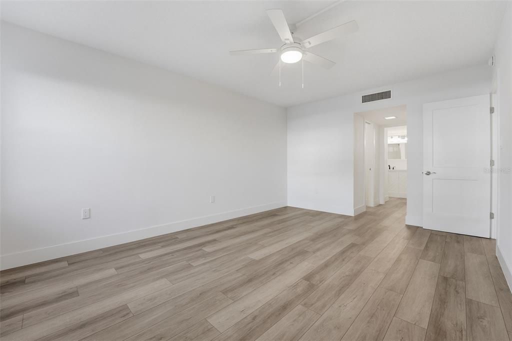 For Sale: $574,000 (2 beds, 2 baths, 1271 Square Feet)