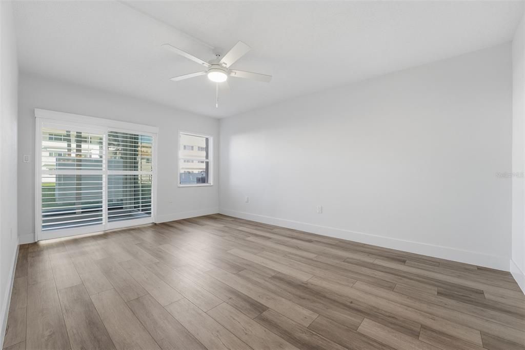 For Sale: $574,000 (2 beds, 2 baths, 1271 Square Feet)