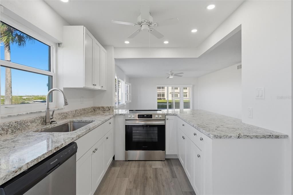 For Sale: $574,000 (2 beds, 2 baths, 1271 Square Feet)