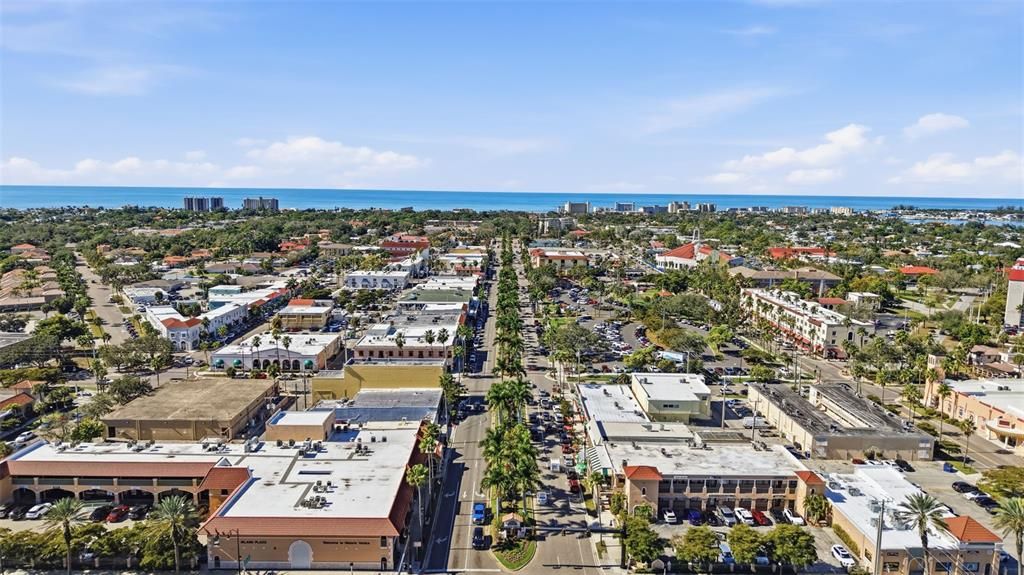 For Sale: $574,000 (2 beds, 2 baths, 1271 Square Feet)