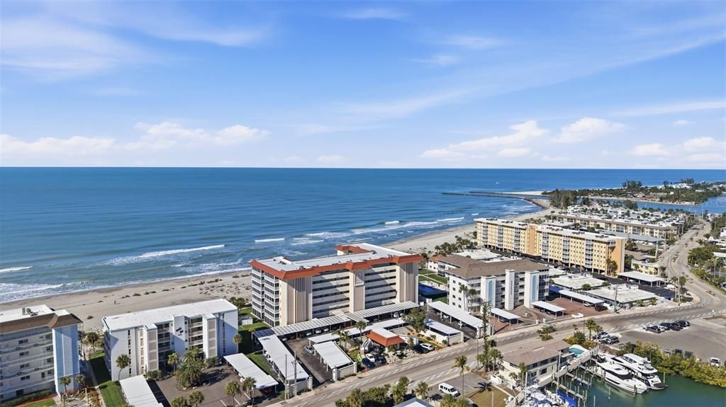 For Sale: $574,000 (2 beds, 2 baths, 1271 Square Feet)
