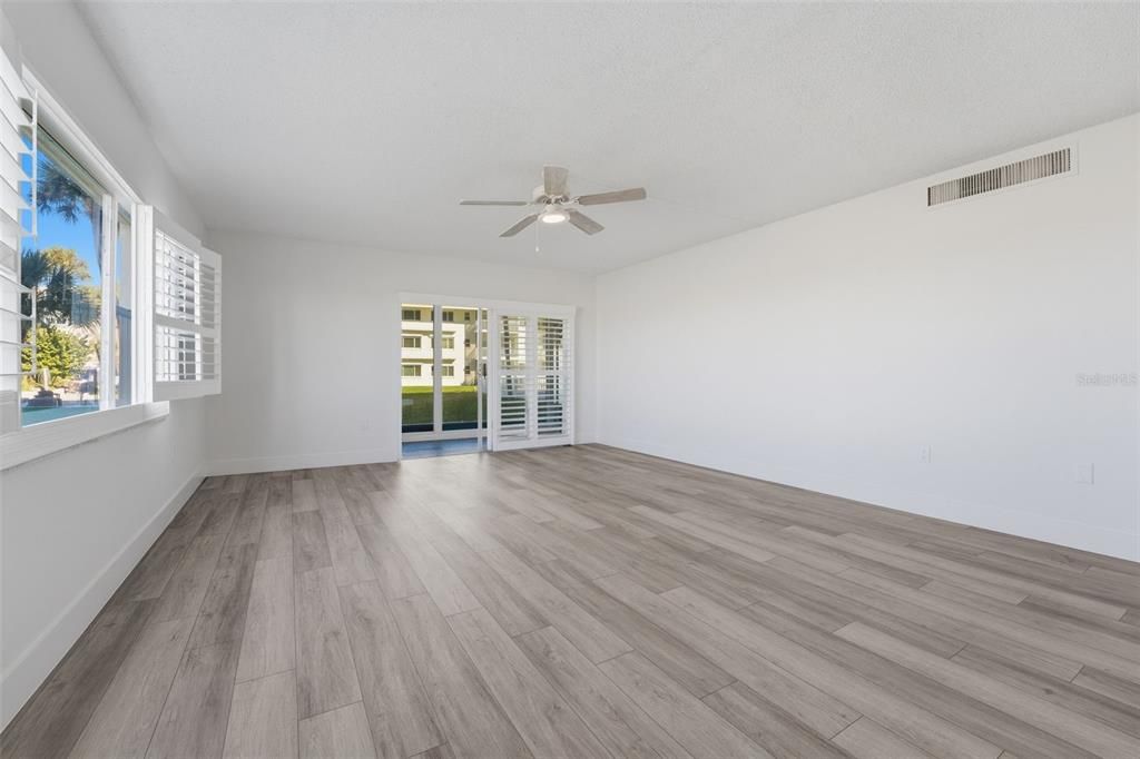 For Sale: $574,000 (2 beds, 2 baths, 1271 Square Feet)
