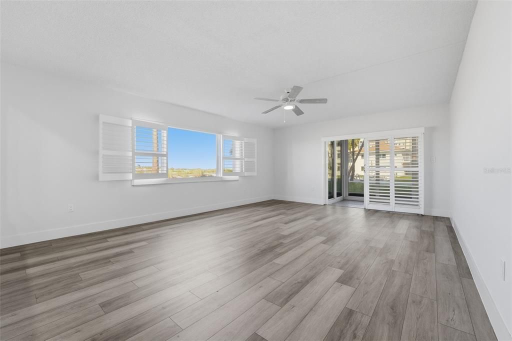 For Sale: $574,000 (2 beds, 2 baths, 1271 Square Feet)