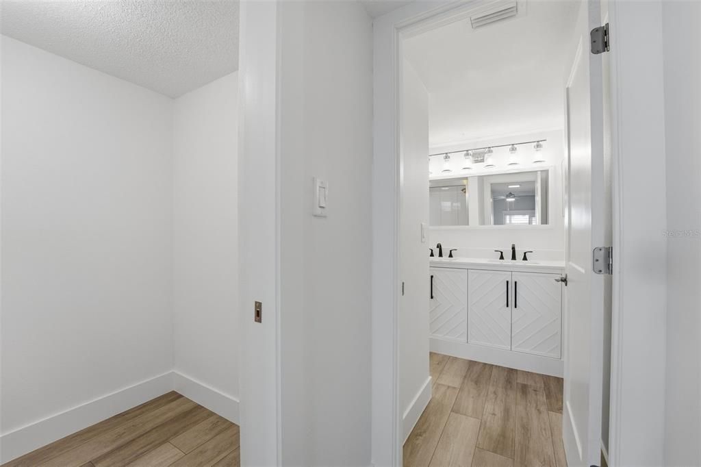 For Sale: $574,000 (2 beds, 2 baths, 1271 Square Feet)