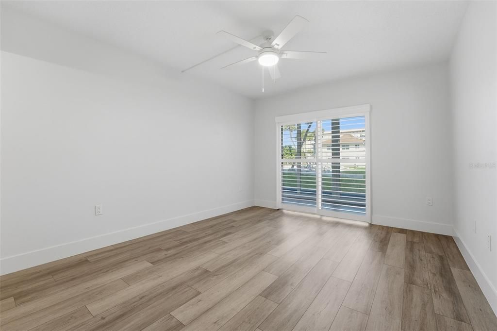 For Sale: $574,000 (2 beds, 2 baths, 1271 Square Feet)