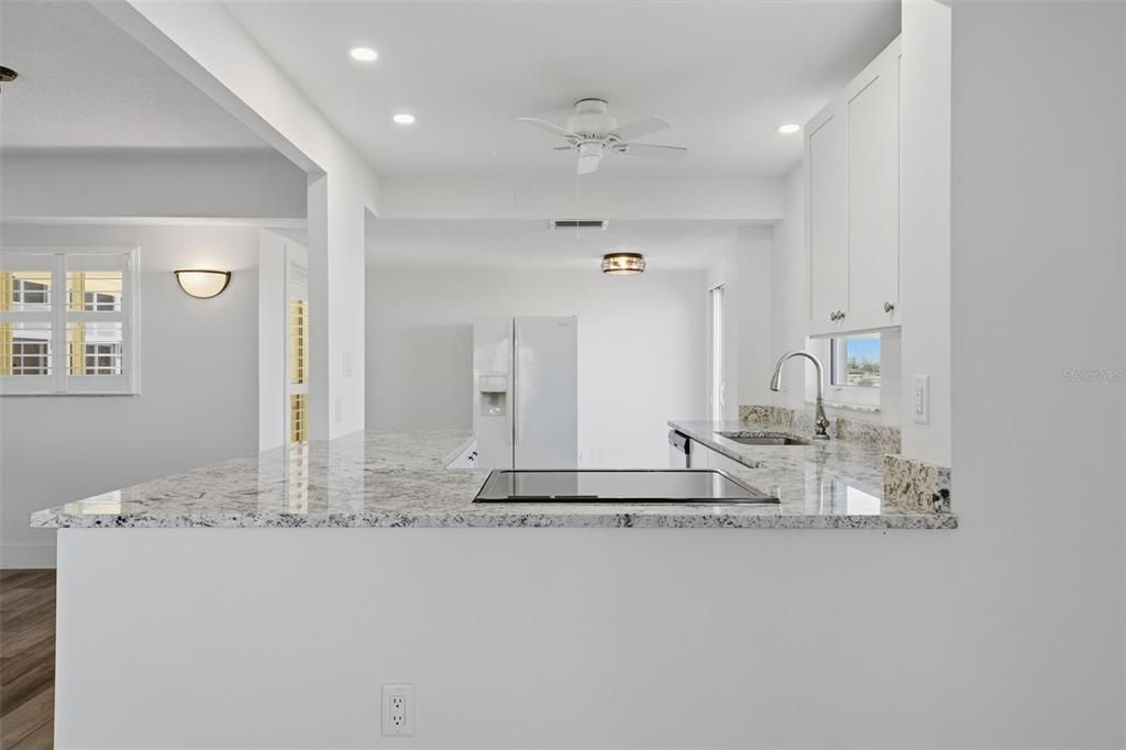 For Sale: $574,000 (2 beds, 2 baths, 1271 Square Feet)