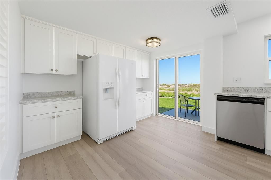 For Sale: $574,000 (2 beds, 2 baths, 1271 Square Feet)